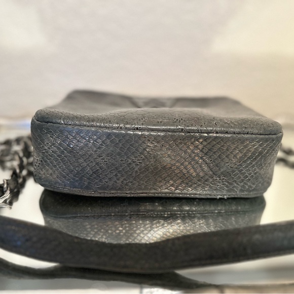 Kelly Wynne Mingle Mingle Metallic Crossbody - Picture 2 of 8